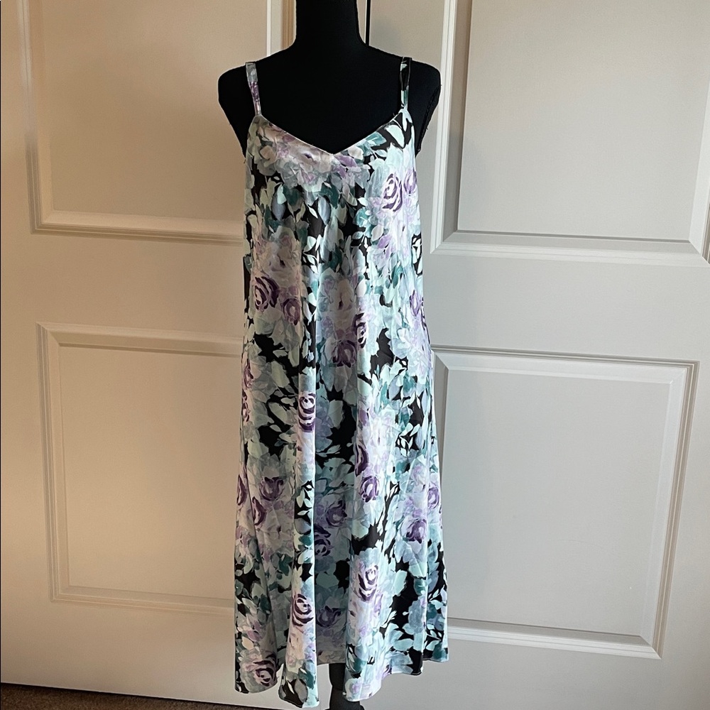 Cabernet Chemise - Blue and Purple
Size Medium